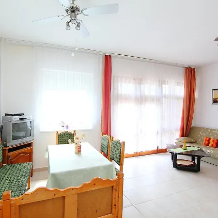 Holiday Balaton H333 度假居 *